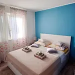 Cozy & Bright In * Split