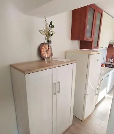 Cozy & Bright In Apartment *
