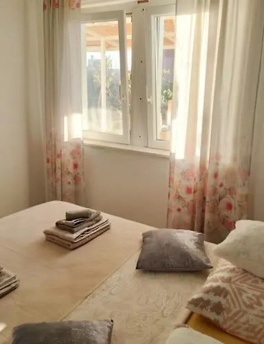 Cozy & Bright In * Split