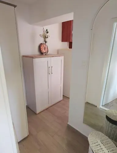 Cozy & Bright In * Split