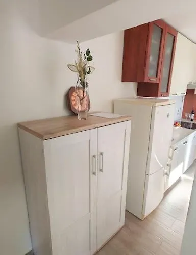 Cozy & Bright In Apartman *