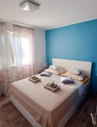 Cozy & Bright In * Split