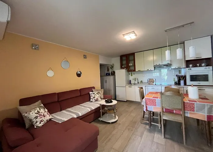 Cozy & Bright In Apartman