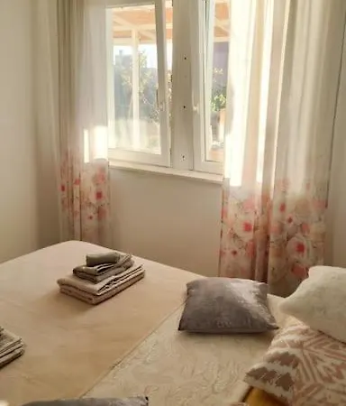 Cozy & Bright In * Split